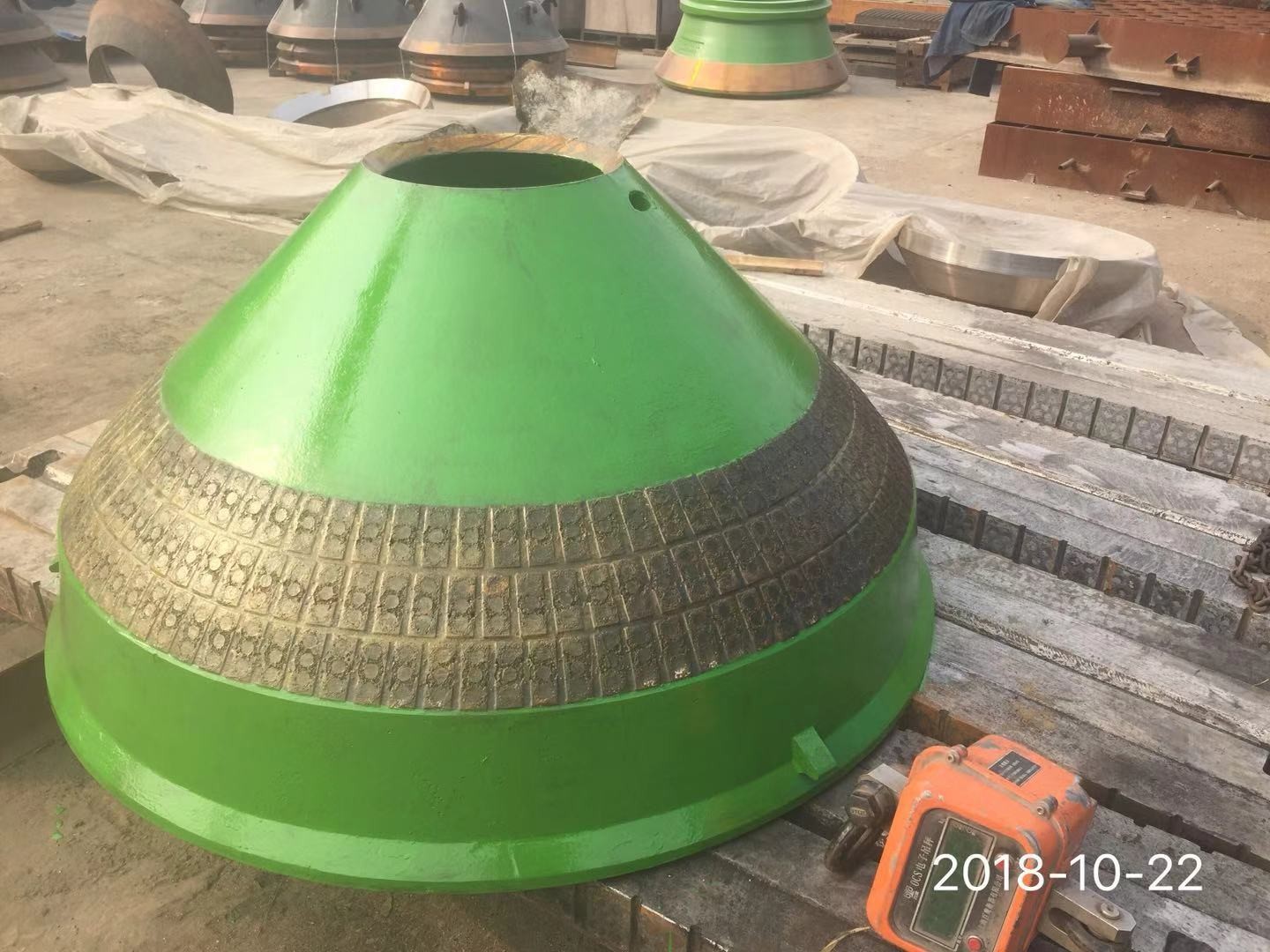 Ceramic insert mantle